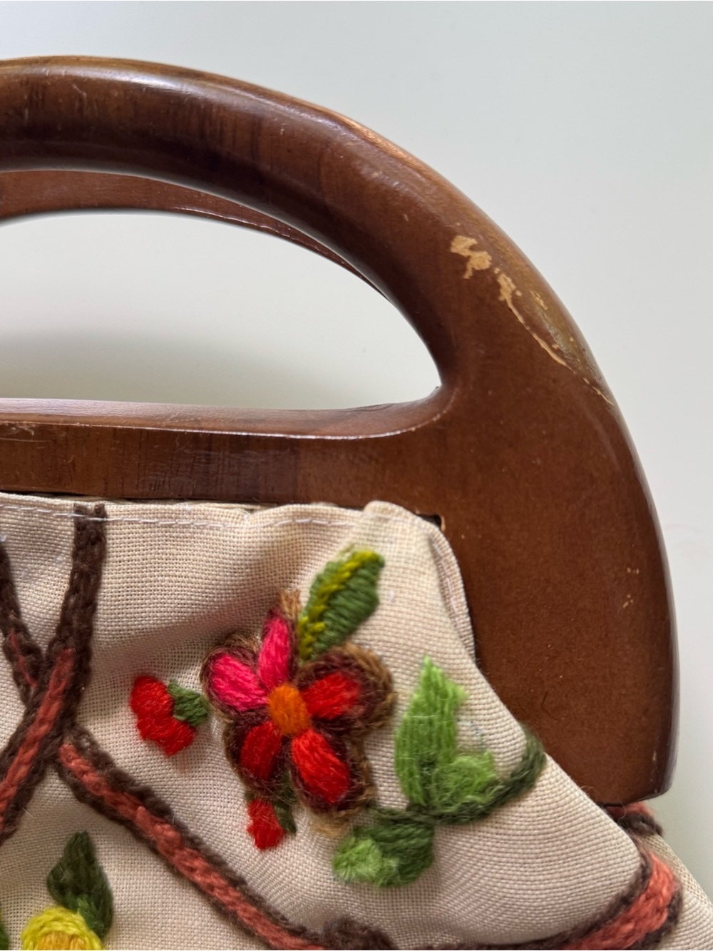 Vintage 70s Crewel Embroidered Bermuda Handbag - Picture 4 of 10